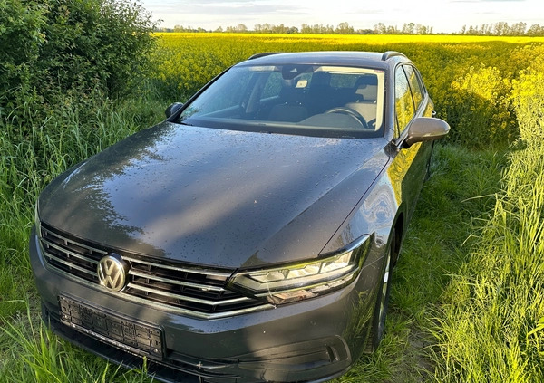 Volkswagen Passat cena 69900 przebieg: 241000, rok produkcji 2020 z Staszów małe 46